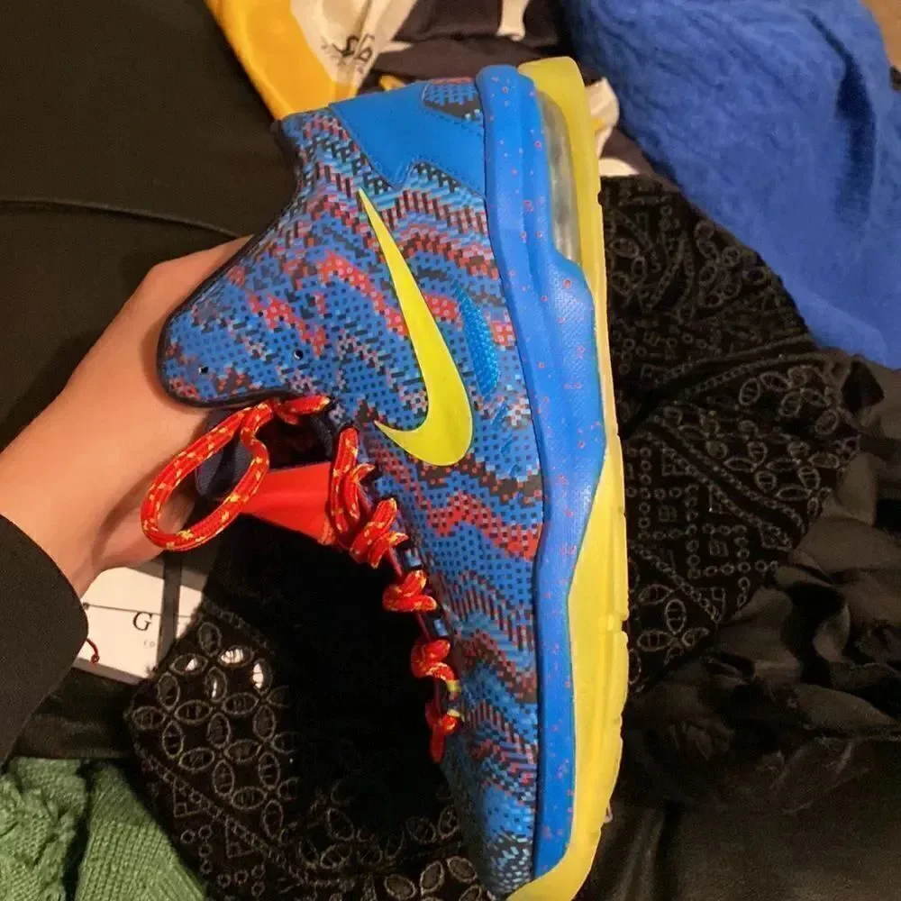 EUC Nike Kids Christmas Blue Athletic Shoes